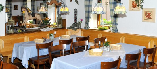 Gasthof, Stube, Nebenzimmer, Saal, Wirtsgarten